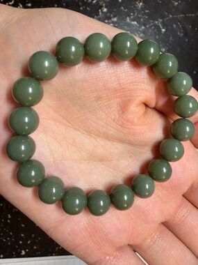 jade bracelet